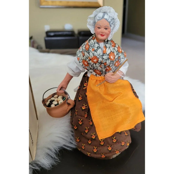 Creations Sylvette Amy  Santons Woman with Eggs - Picture 3 of 7